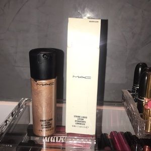 Mac Strobe liquid lotion